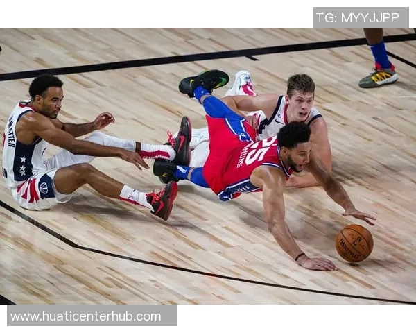 布朗强调需持续为A西蒙斯创造进攻空间其适应替补角色表现出色